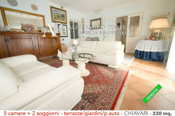 Casa indipendente di 220 mq con 5 camere, giardino-orto, terrazze e area pizza.